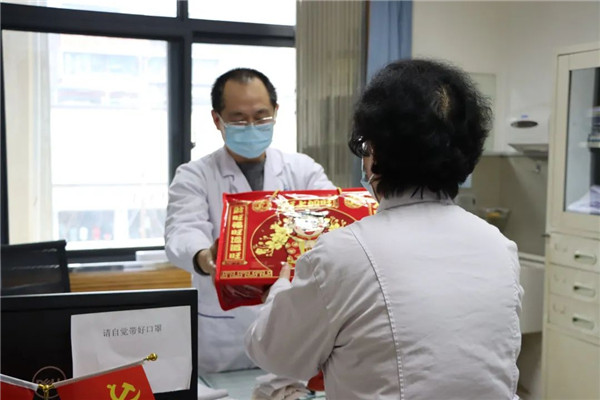 大年初一，四川省生殖健康研究中心附属生殖专科医院领导看望慰问在岗职工与住院患者！_院内新闻_四川省生殖健康研究中心附属生殖专科医院