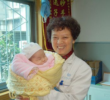 双侧输卵管堵塞致8年不孕,2次手术重获生机