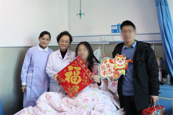 迎新春送温暖 | 四川省生殖专科医院领导看望在岗职工和住院患者
