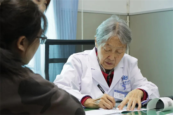 专家看诊|华西第二医院杨延林教授在四川省生殖专科医院成立专家工作室