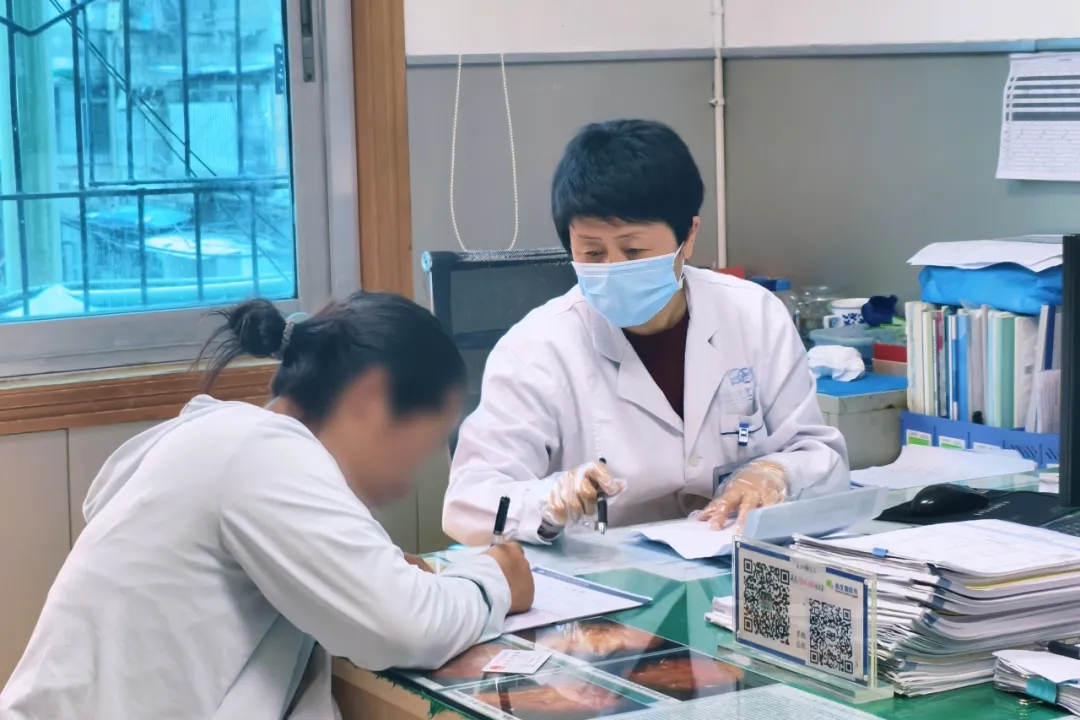 黄英医生