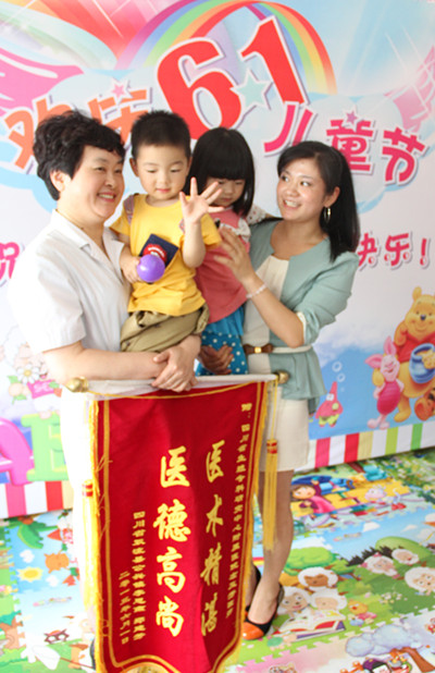 给医生送锦旗